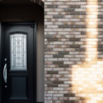 Rénovation de porte d’entrée : comment moderniser et sécuriser votre entrée facilement ?