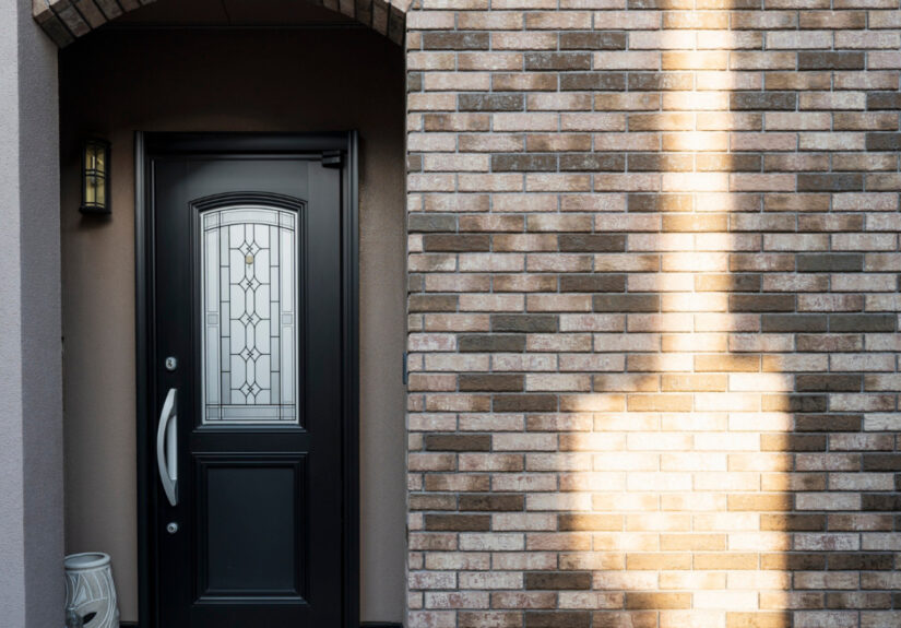 Rénovation de porte d’entrée : comment moderniser et sécuriser votre entrée facilement ?